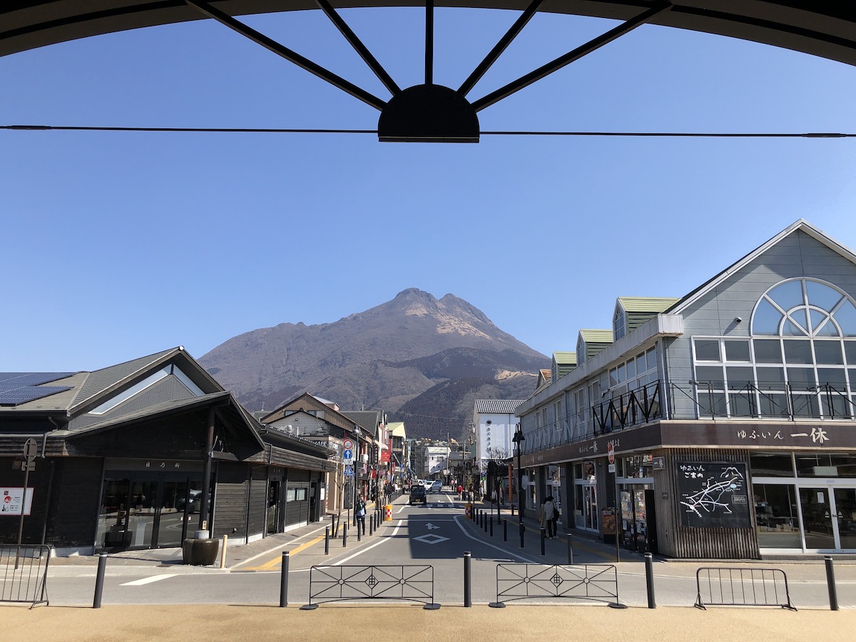 View up mainstream to Yufu Mountain  with a cloudless sky